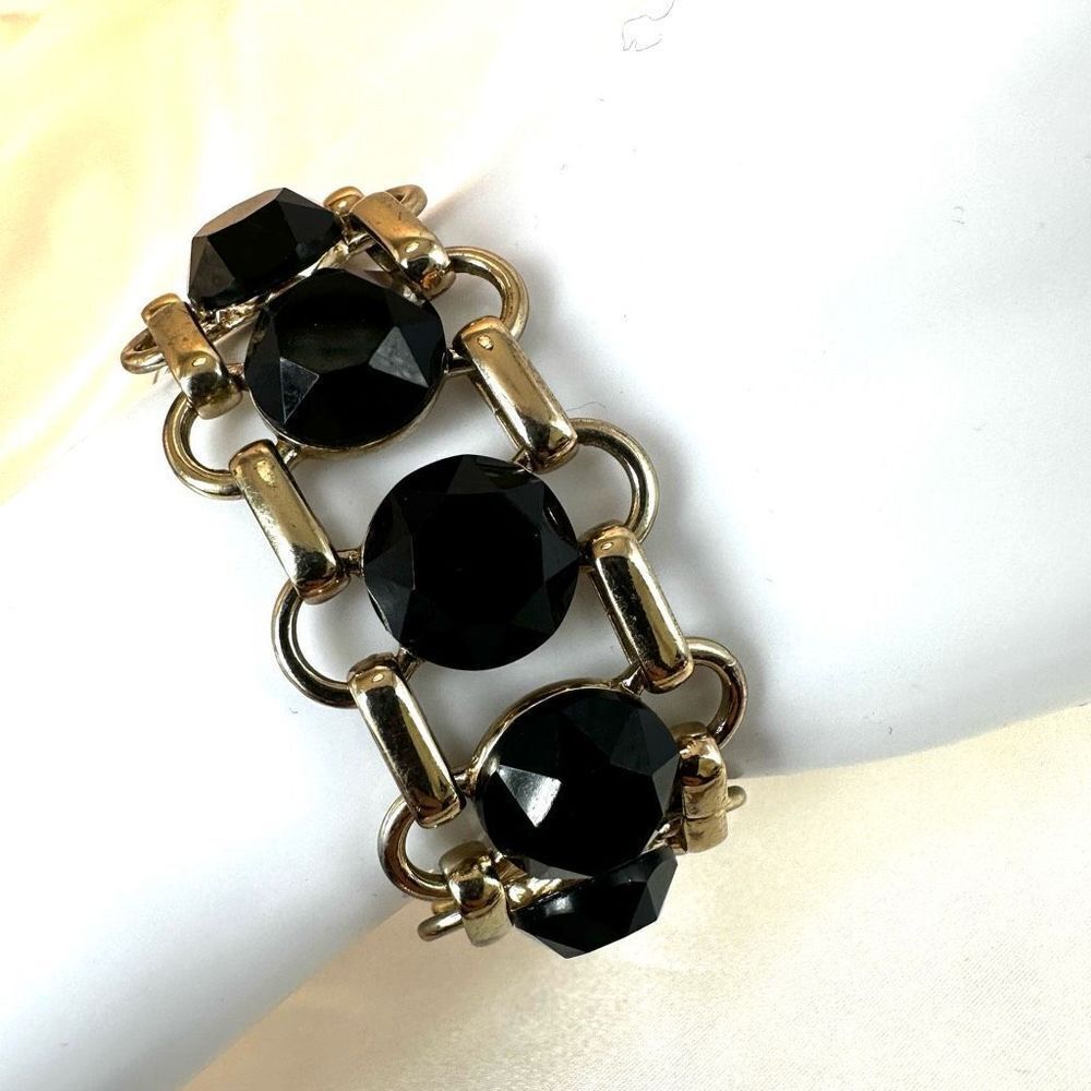 Gold tone and black beaded chain bracelet